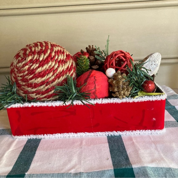 Table Centerpiece Christmas Pine Cones Red White Berries Orbs s 10 x 7 x 5 in - Picture 7 of 14